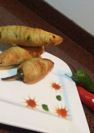A picture of Spiral mirchi pakoda.