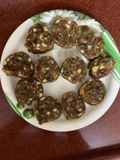 A picture of Dates Fudge.