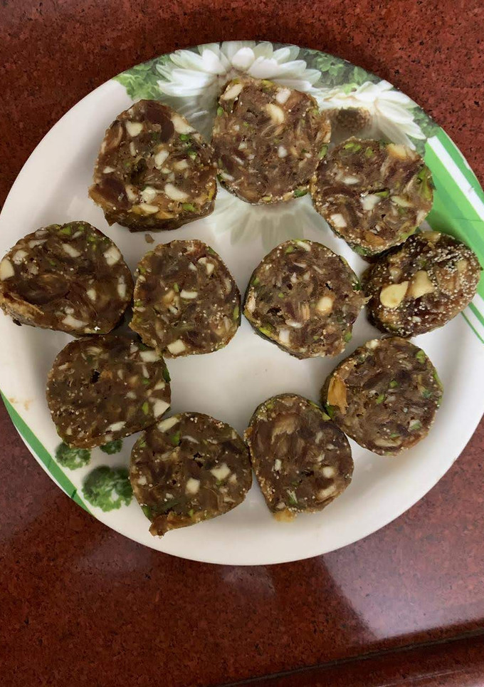 A picture of Dates Fudge.