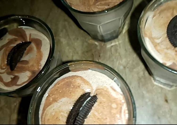 Recipe of Perfect Oreo smoothie 🍫