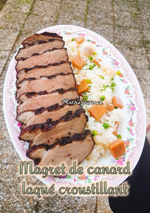 Une photo de Magret de canard laqué croustillant