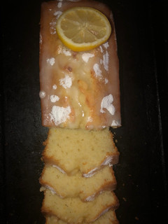 Una foto de Budín de limón, con yogurt🍋🍋🍋