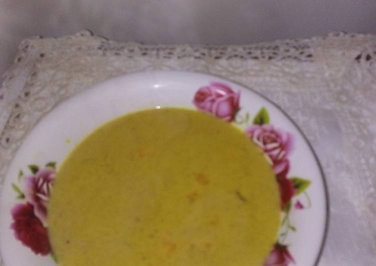 شوربة الذره بالكريمة و الكركم لذيذه