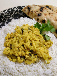 Una foto de Pollo al curry con arroz basmati