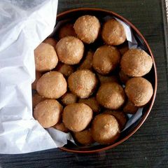 Gund ke laddoo A picture of Gund ke laddoo.