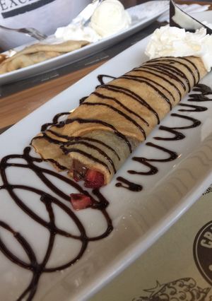 Una foto de Panqueques rellenos de Nutella y frutilla