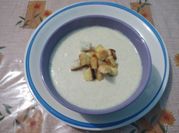 Una foto de sopa de quinua cremosa
