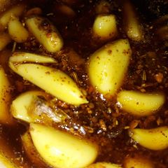 A picture of Garlic pickle.