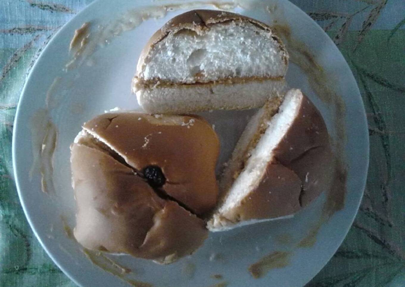 Pan con mantequilla de maní y miel