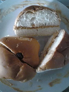 Una foto de Pan con mantequilla de maní y miel