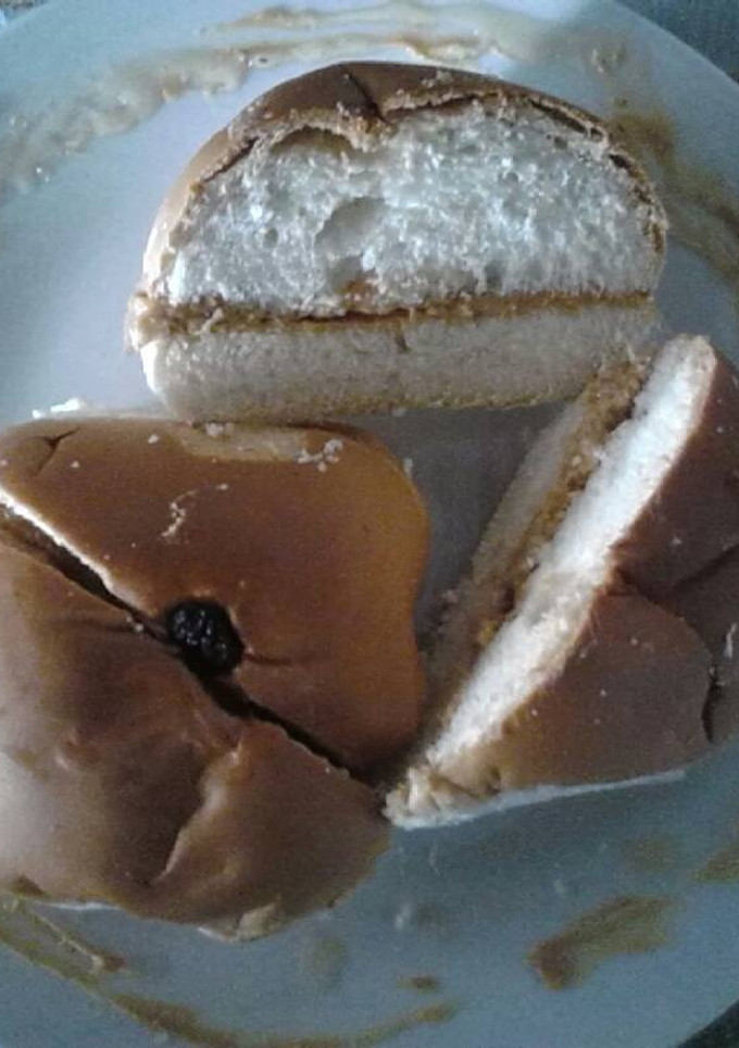 Una foto de Pan con mantequilla de maní y miel