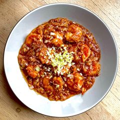 A picture of Prawns with sweet chilli sauce.
