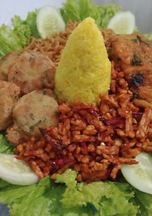 Foto resep Nasi Kuning "Tumpeng" Pulen RiceCooker