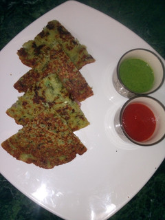 ब्रोकोली पैनकेक (broccoli pancake recipe in Hindi) रेसिपी मुख्य फोटो