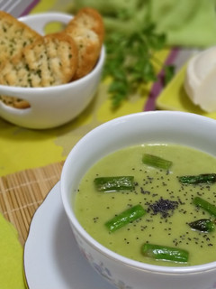 Una foto de Crema de espárragos y queso de oveja tronchón de Catí