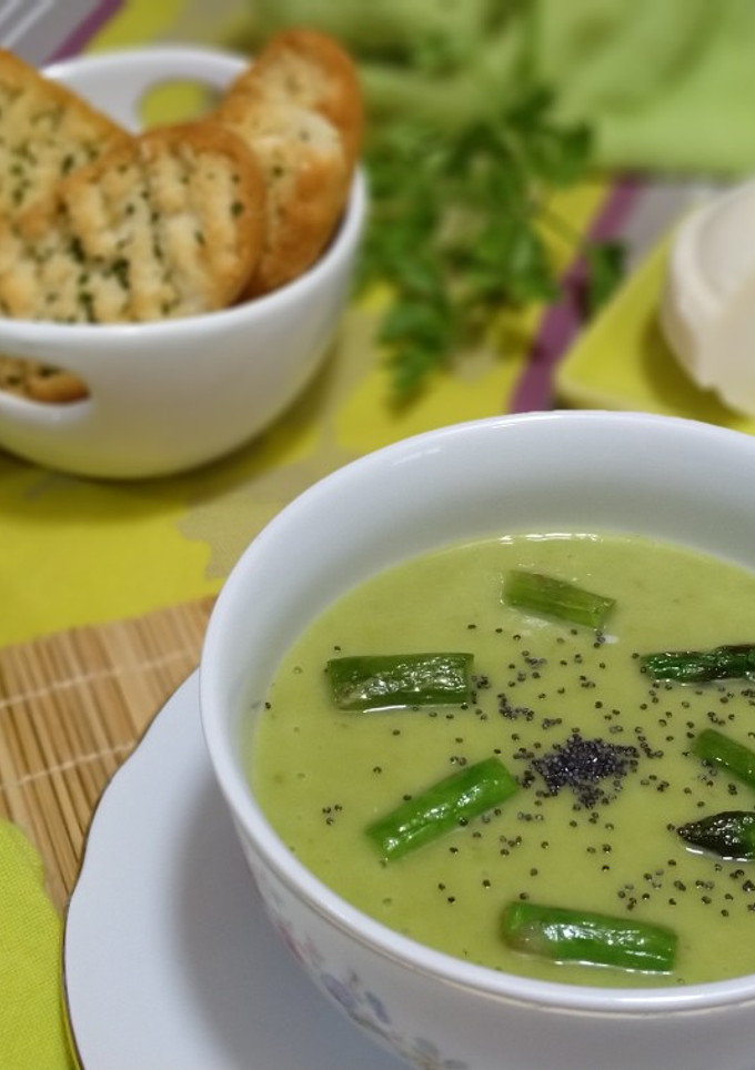 Una foto de Crema de espárragos y queso de oveja tronchón de Catí