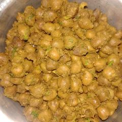 A picture of Kale chane ki chat.
