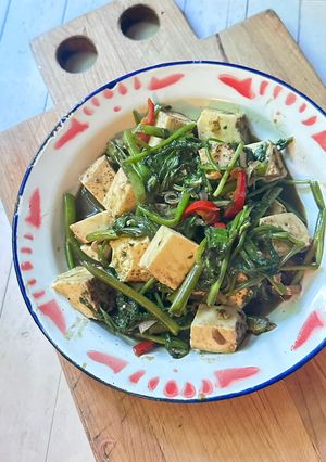 Foto resep Tumis Kangkung Putih Telur Masak Tauco (6)