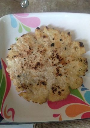 A picture of Samak ke chawal ki Roti.