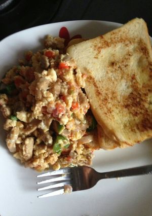 A picture of Mushroom Egg Sauce & Pan Toast Bread.