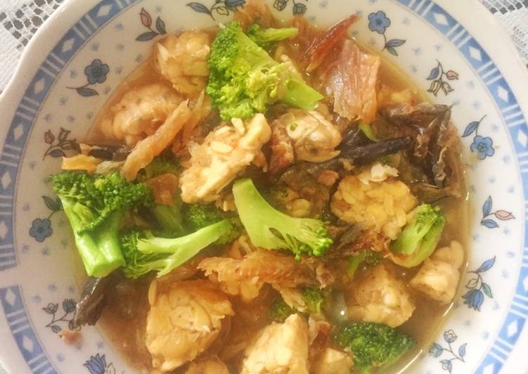 Cara membuat Ikan Salai (asap) Tumis Tempe Brokoli yang lezat Untuk Jualan
