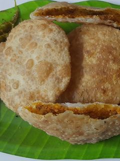शेगाव कचोरी (kachori recipe in marathi) रेसिपी चे मुख्य फोटो