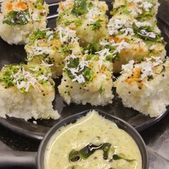 A picture of Rice Rava Dhokla.