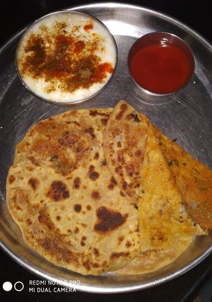 A picture of Aloo paratha.