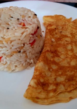 A picture of My Lemon Peppered flavoured Rice with Egg Omelette😁.