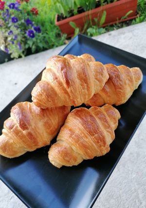 O poză a rețetei Croissante cu unt 🥐.
