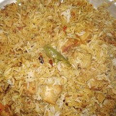 A picture of Alo chicken biryani.