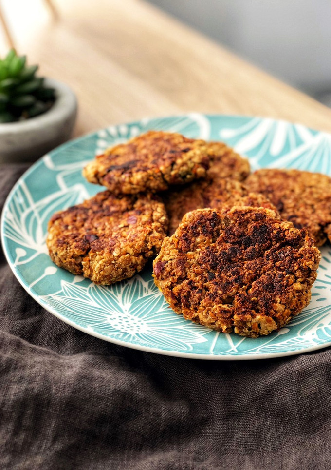 Una foto de Hamburguesas veganas de restos de pulpa y fibra de un zumo