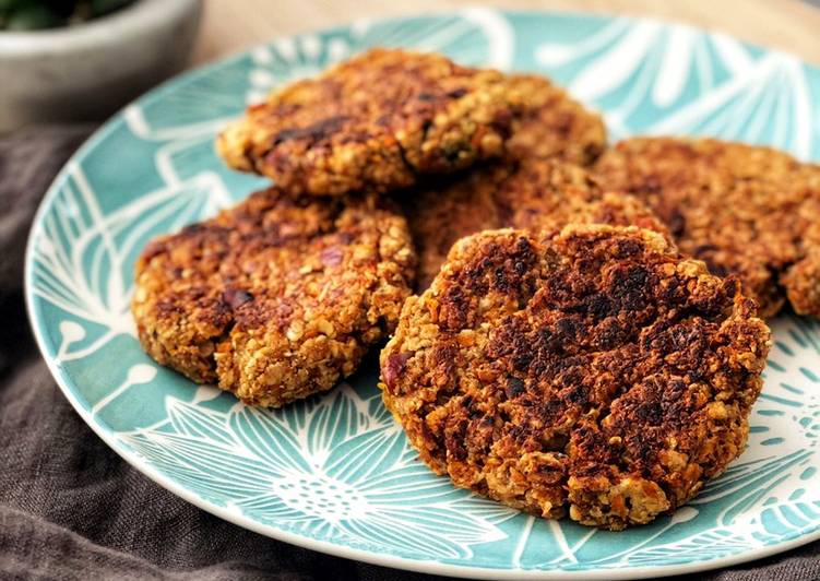 Hamburguesas veganas de restos de pulpa y fibra de un zumo de licuadora