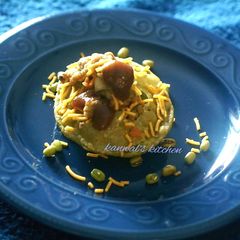 A picture of Spinach  puri chaat.