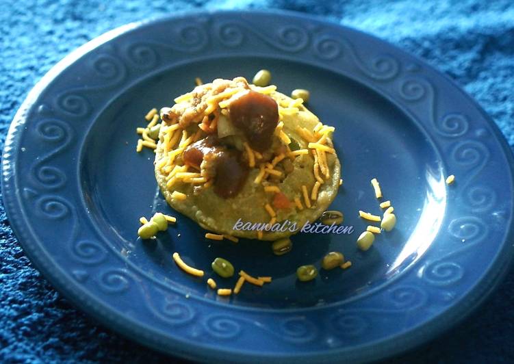 Simple Way to Prepare Super Quick Homemade Spinach  puri chaat