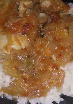 Una foto de Arroz con crema y bifes de pollos con verduras