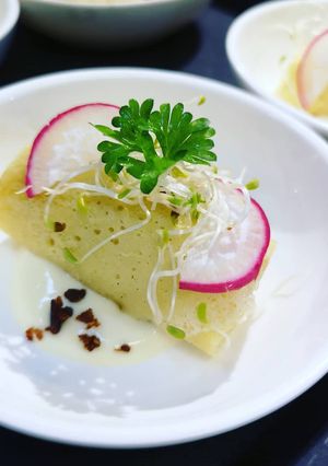 Una foto de Appetizer de Creps relleno con pollo teriyaki