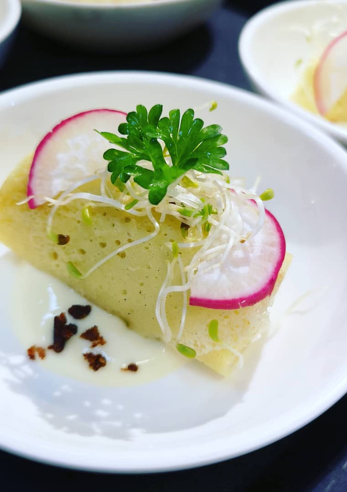 Una foto de Appetizer de Creps relleno con pollo teriyaki