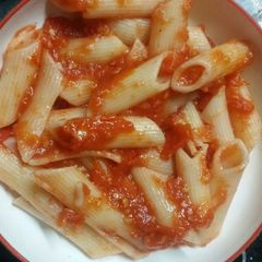 A picture of Red sauce pasta.