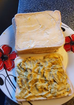 A picture of Creamy Lemon Curry Chip Butty.