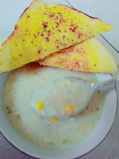 Foto resep Cream chicken soup & garlic bread