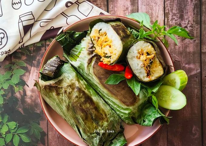 Resep Nasi Bakar Ayam Suwir Kemangi oleh Priska Koes - Cookpad