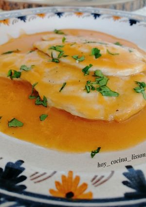 Una foto de Filetes de pollo en salsa