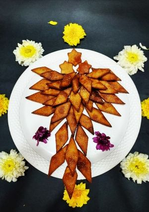खुसखुशीत कापण्या (kapnya recipe in marathi) रेसिपी चे मुख्य फोटो 