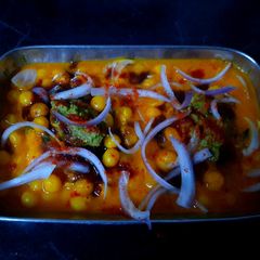 A picture of Ragda patties.
