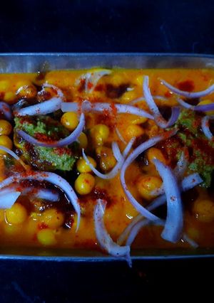 A picture of Ragda patties.