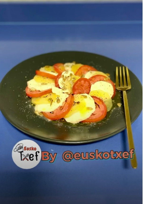 Una foto de Ensalada caprese Tropical