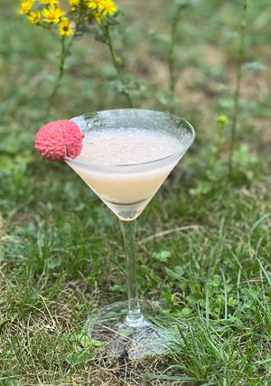 A picture of Fruit of Love Mar-Tea-Ni – Lychee martini.