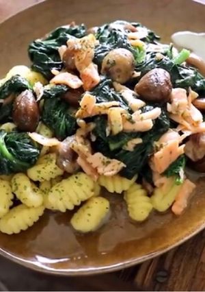 Une photo de Gnocchis saumon épinards