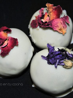 Una foto de Trufas de oreo {muy rápidas y solo 3 ingredientes}